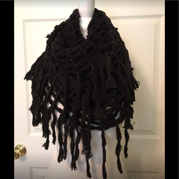 BNWT Cute Black w/Silver Open Weave Infinity Scarf - Picture 2 of 5